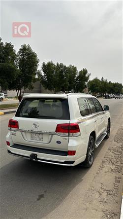 تۆیۆتا لاند کروزەر